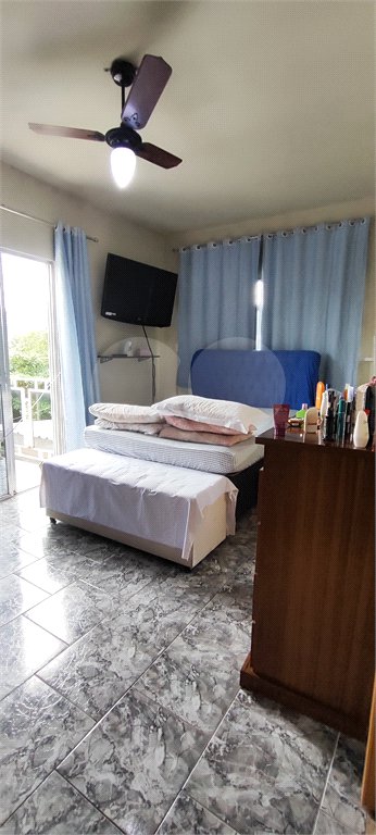Casa à venda com 5 quartos, sendo 3 suítes, no condomínio Village Texeira Campos, Rio de Janeiro - RJ