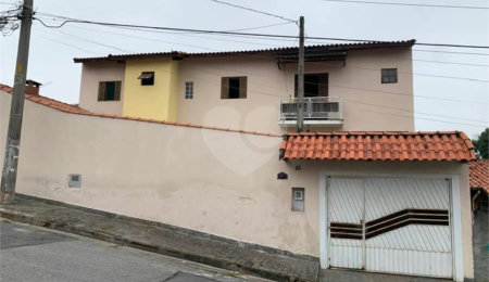 Sobrado à venda com 3 quartos, sendo 1 suíte,  em Vila São Paulo, Mogi das Cruzes, SP