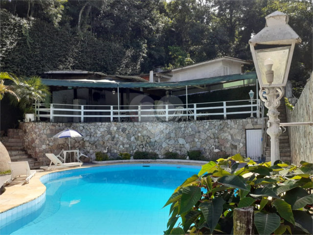 Casa à venda com 3 quartos, sendo 1 suíte,  no condomínio Iara Branca, Mairiporã - SP