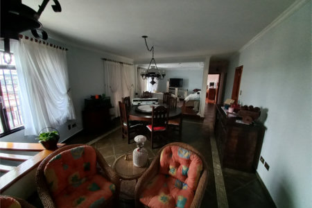 Sobrado à venda com 3 quartos, sendo 1 suíte, em Jardim Umarizal, São Paulo, SP