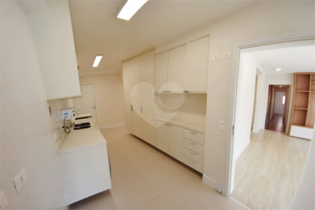 Apartamento à venda com 3 suítes em Vila Romana, São Paulo, SP