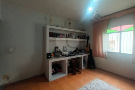 Casa à venda com 2 quartos, sendo 1 suíte, no condomínio Parque Central, Rio de Janeiro - RJ