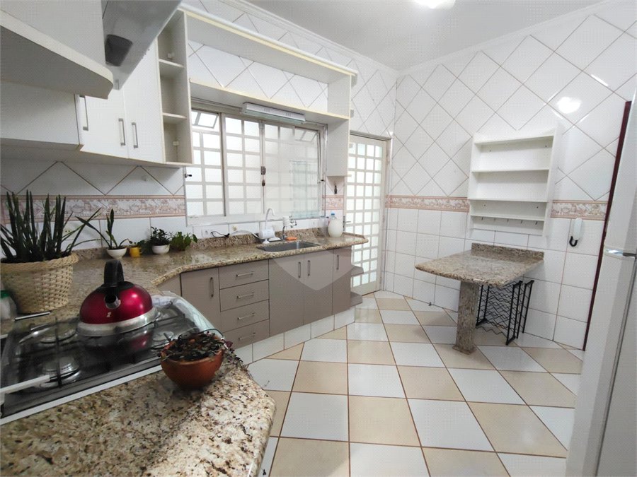 Sobrado à venda ou para alugar com 3 quartos, sendo 1 suíte,  em Jardim Itália, Itapetininga, SP