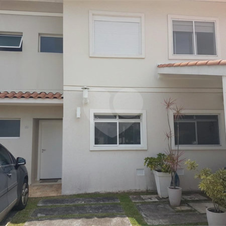 Casa à venda com 3 quartos, sendo 1 suíte, no condomínio Villa das Flores, Mogi das Cruzes - SP