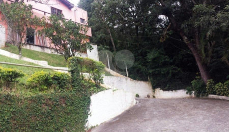 Casa à venda ou para alugar com 4 quartos, sendo 1 suíte,  no condomínio Estrada Armando Barbosa ,6300, Mairiporã - SP