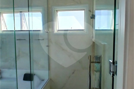 Casa à venda com 3 suítes no condomínio Figueira Garden, Atibaia - SP