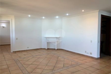 Apartamento à venda com 3 quartos, sendo 1 suíte, em Alto da Boa Vista, São Paulo, SP