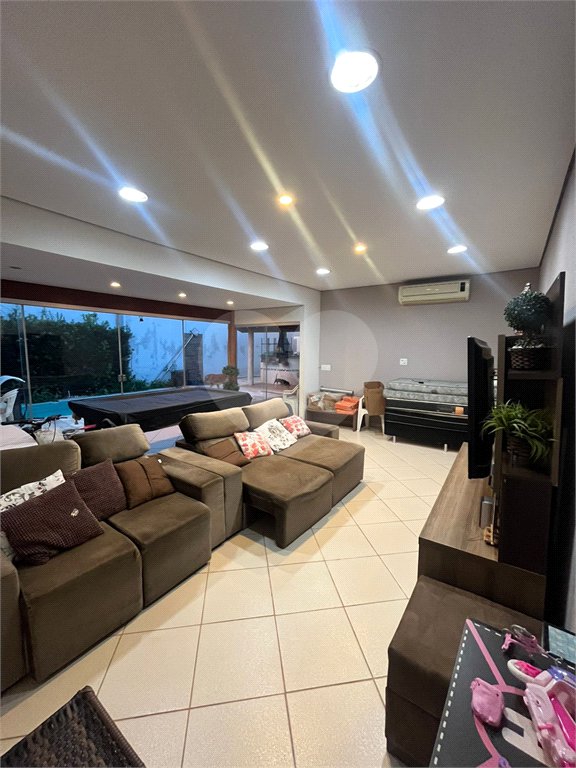 Casa à venda com 4 quartos, sendo 1 suíte, em Vila Santa Maria (vila Xavier), Araraquara, SP