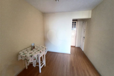 Apartamento à venda com 3 quartos, sendo 1 suíte, em Jardim das Acácias, São Paulo, SP