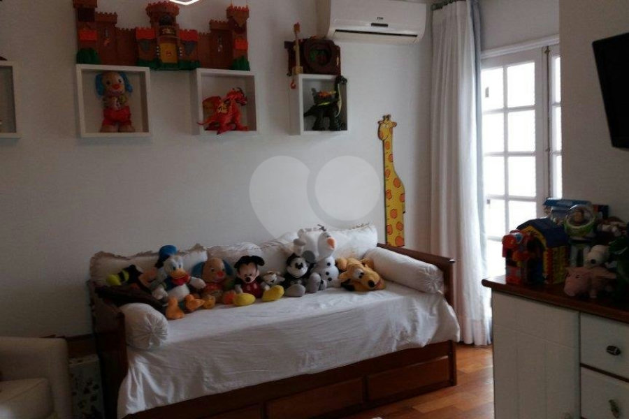 Casa à venda com 4 suítes em Jardim Floresta, São Paulo, SP