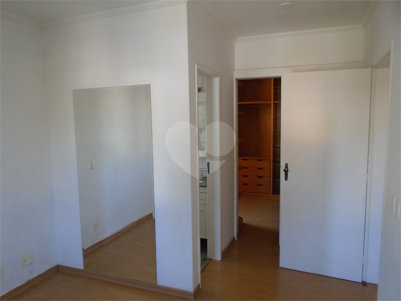 Apartamento à venda com 3 quartos, sendo 1 suíte, em Vila Oliveira, Mogi das Cruzes, SP