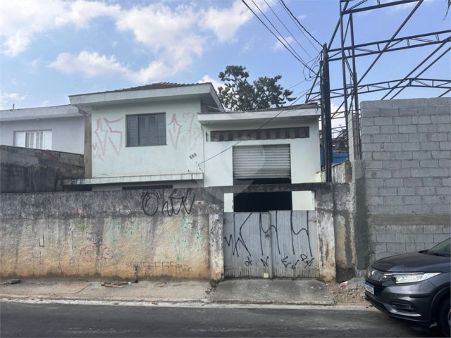 Sobrado à venda com 2 quartos em Vila Zat, São Paulo, SP