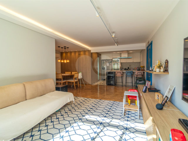 Apartamento à venda com 3 quartos, sendo 1 suíte,  em Moema, São Paulo, SP