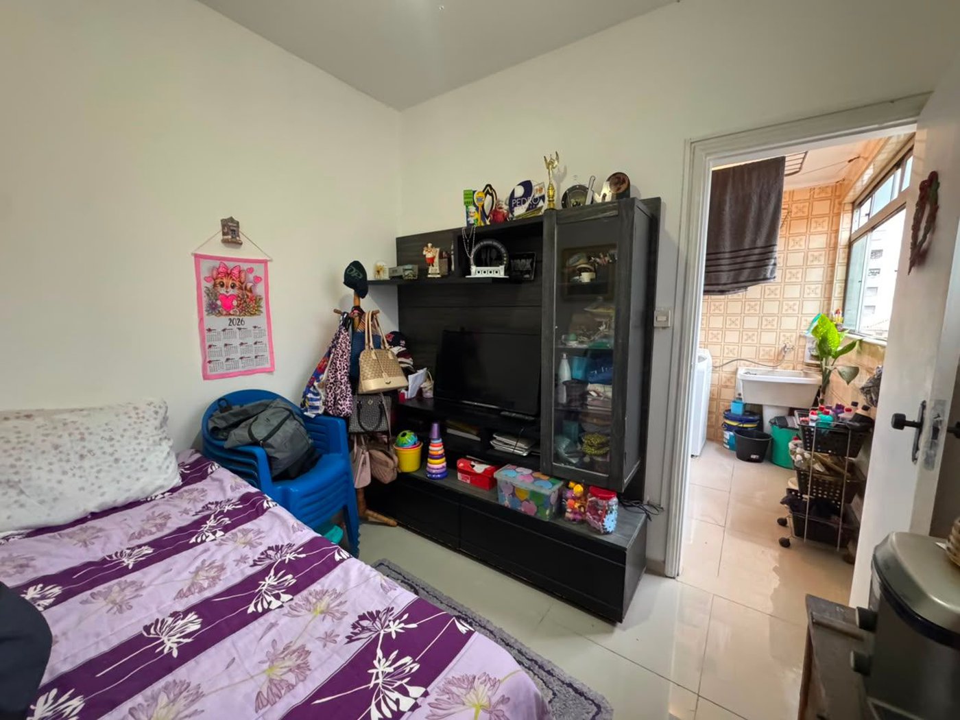 Apartamento com 2 dormitórios e suíte + dependência de serviço completa na Ponta da Praia – Localização privilegiada próximo à Praça Dino Bueno