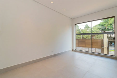 Casa à venda com 4 quartos, sendo 1 suíte,  em Jardim Guedala, São Paulo, SP