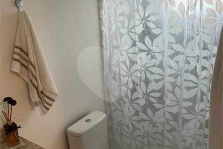 Casa à venda com 2 suítes no condomínio Jd. Avelino II, São Paulo - SP