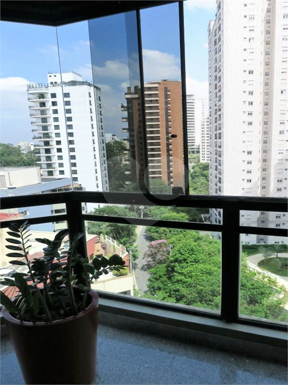 Apartamento à venda com 3 quartos, sendo 2 suítes, em Jardim Parque Morumbi, São Paulo, SP