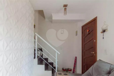 Casa à venda com 2 suítes no condomínio Residencial Flor de Lis, São Paulo - SP