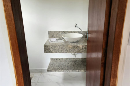 Casa à venda com 2 quartos, sendo 1 suíte, no condomínio Chácara Pedra Grande, Atibaia - SP