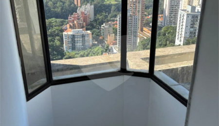 Cobertura à venda com 3 quartos, sendo 1 suíte,  em Vila Andrade, São Paulo, SP