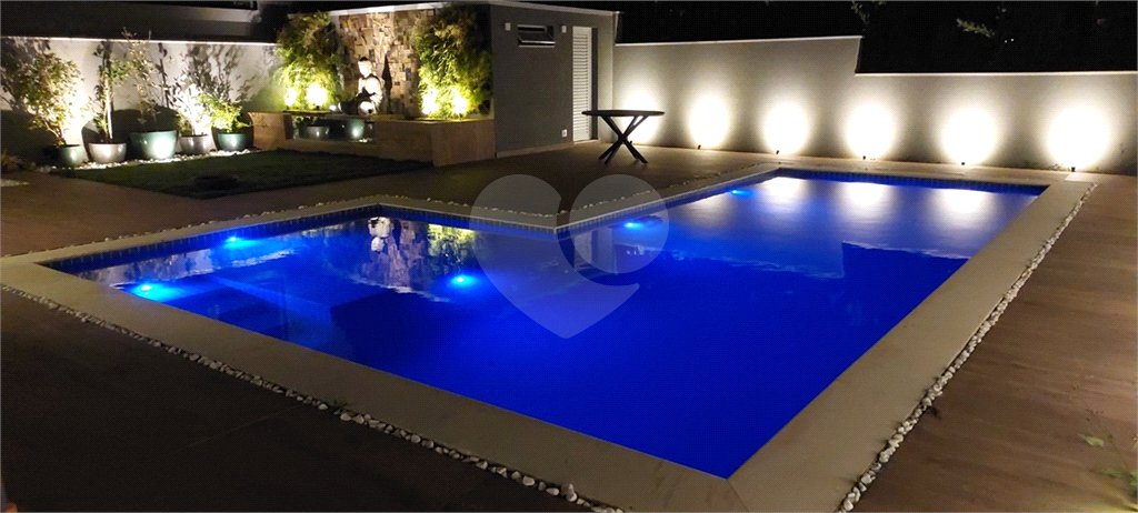 Casa à venda ou para alugar com 4 suítes no condomínio Figueira Garden, Atibaia - SP