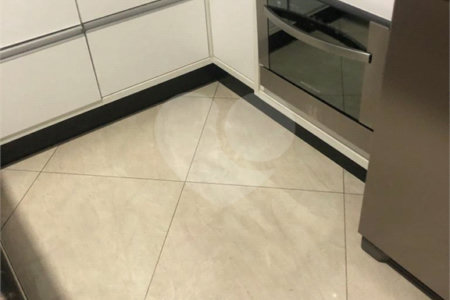 Casa à venda com 3 quartos, sendo 1 suíte, no condomínio Residencial Sabará, São Paulo - SP