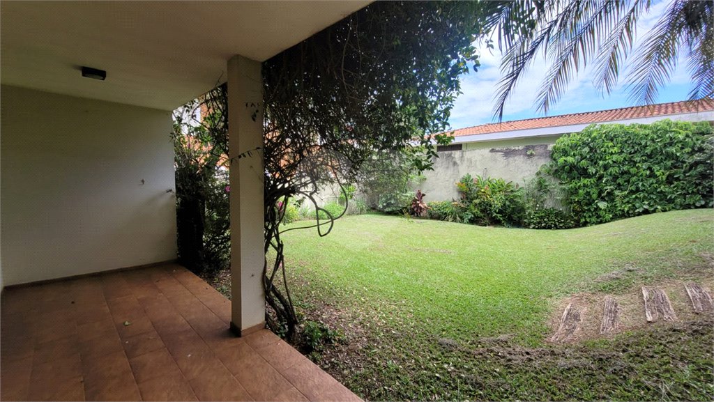 Casa à Venda . Aceita Permuta por Apto. ou Casa ,em Condomínio na Cidade São Paulo ou Bauru.
