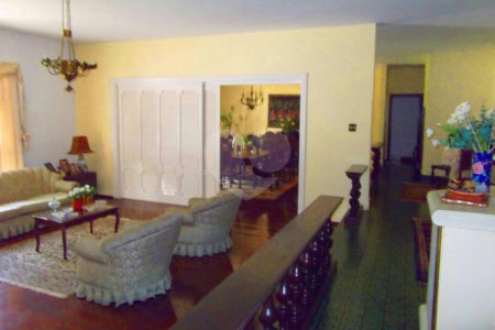Casa Térrea à venda com 4 quartos, sendo 2 suítes, em Interlagos, São Paulo, SP