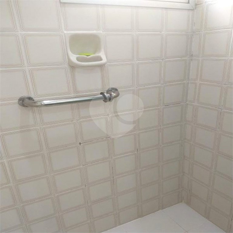 Apartamento na Vila Nova Conceição de 100m2 com 2 dorms, 1 suíte , 3 banheiros, 2 vagas. Estuda permuta.