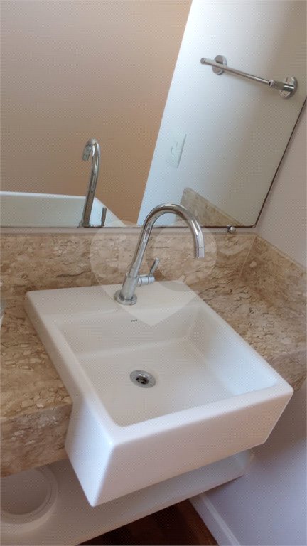 Casa à venda com 3 suítes no condomínio Picollo, Louveira - SP