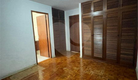 Sobrado à venda com 5 quartos, sendo 2 suítes,  em Vila Oliveira, Mogi das Cruzes, SP
