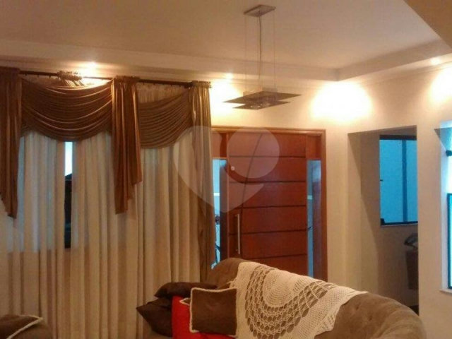 Sobrado à venda com 3 quartos, sendo 1 suíte,  em Jardim Las Vegas, Guarulhos, SP