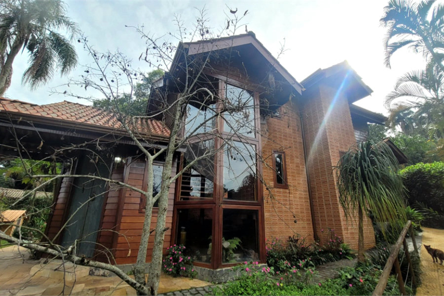Casa à venda ou para alugar com 3 quartos, sendo 1 suíte, no condomínio Associação Reserva das Hortênsias, Mairiporã - SP