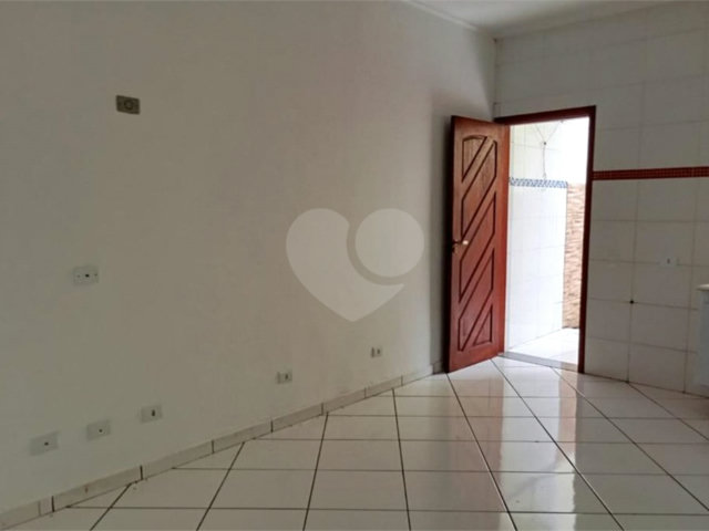 Sobrado à venda com 3 quartos, sendo 1 suíte,  em Jardim Las Vegas, Santo André, SP
