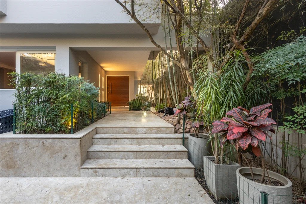 Casa à venda com 4 suítes em Jardim Guedala, São Paulo, SP