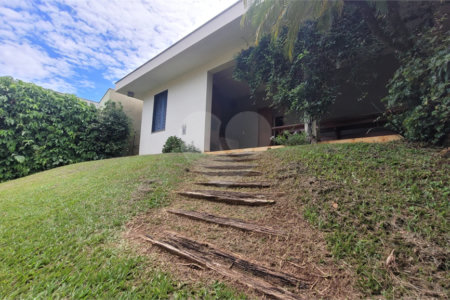 Casa à Venda . Aceita Permuta por Apto. ou Casa ,em Condomínio na Cidade São Paulo ou Bauru.