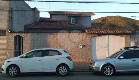 Casa Térrea à venda com 3 suítes em Jardim São Pedro, Mogi das Cruzes, SP