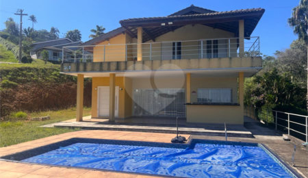 Casa à venda ou para alugar com 3 suítes no condomínio Serra da Estrela, Atibaia - SP