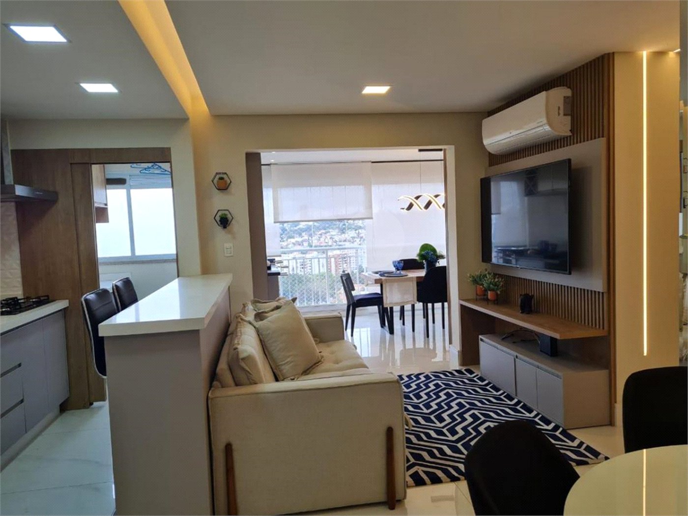 Apartamento à venda com 3 quartos, sendo 1 suíte,  em Vila Anastácio, São Paulo, SP
