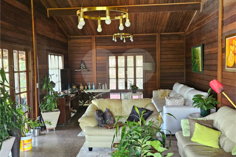 Casa à venda com 4 quartos, sendo 3 suítes, no condomínio Residncial Euroville, Carapicuíba - SP