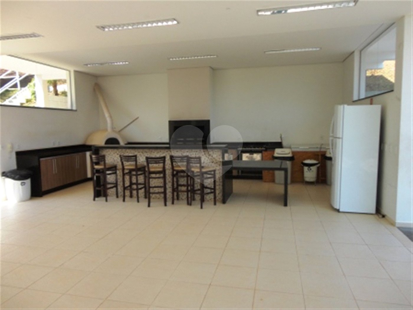 Casa à venda com 3 quartos, sendo 2 suítes, no condomínio Águas da Serra, Valinhos - SP