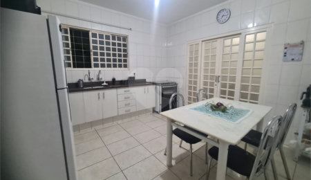 Sala à venda com 2 quartos, sendo 1 suíte,  no Centro, Itapetininga, SP