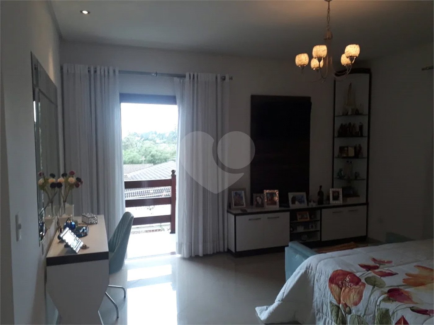 Sobrado à venda com 6 quartos, sendo 5 suítes, em Tremembé, São Paulo, SP