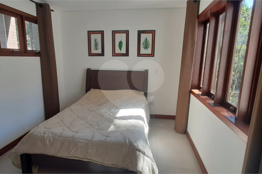 Sobrado à venda com 5 quartos, sendo 3 suítes, em Serra da Cantareira, Mairiporã, SP