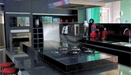 Casa à venda com 4 quartos, sendo 2 suítes,  em Pinheiros, São Paulo, SP