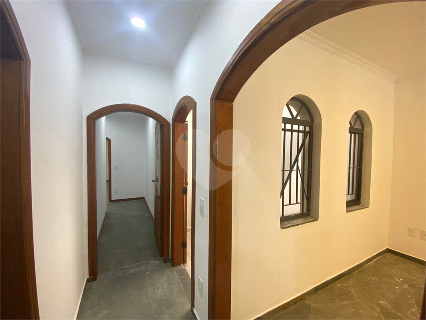 Casa à venda com 4 quartos, sendo 2 suítes,  em Jardim do Lago, Atibaia, SP
