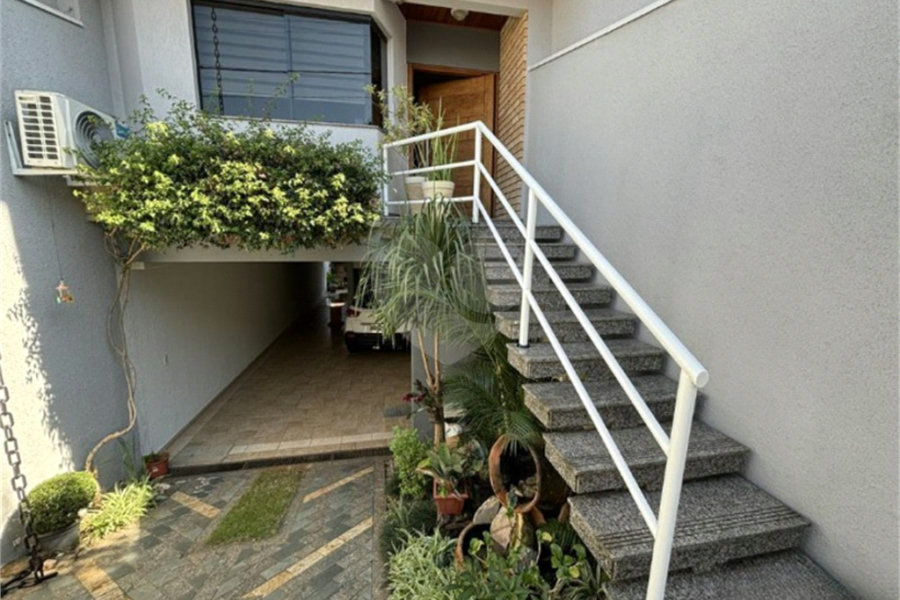 Sobrado à venda com 4 quartos, sendo 1 suíte, em Vila Floresta, Santo André, SP