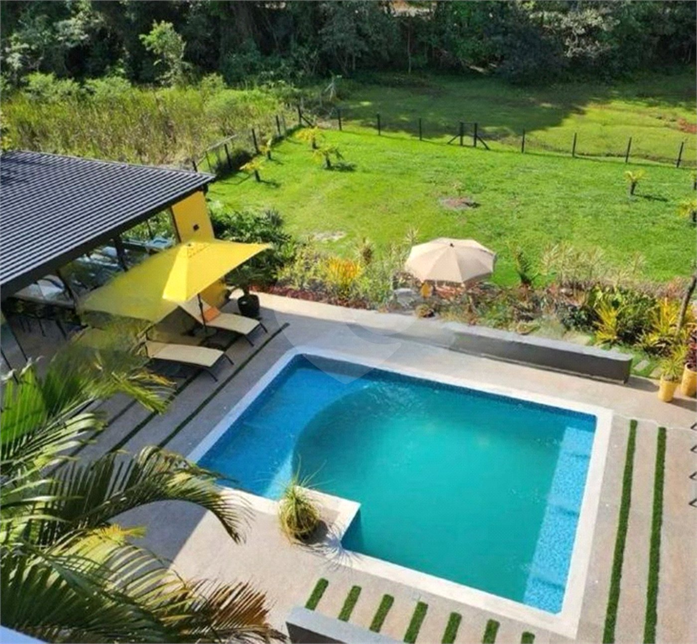 Casa à venda com 3 suítes no condomínio Vale da Santa Fé, Vinhedo - SP