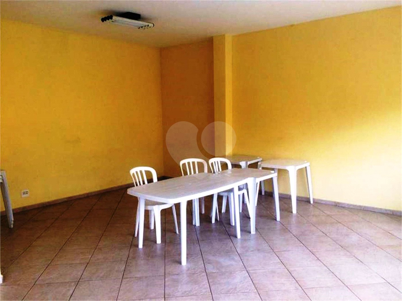 Casa à venda com 3 quartos, sendo 1 suíte, no condomínio Vila das Macieiras, São Paulo - SP