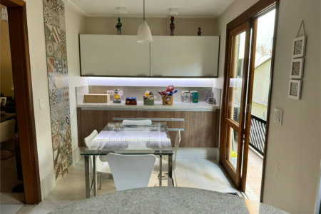 Casa à venda com 3 quartos, sendo 1 suíte, no condomínio Residencial Jardim das Flores 1510, Cotia - SP